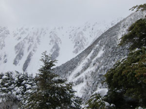 奥穂から西穂への稜線は雪で真っ白
